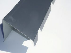 Faitière sur mur crantée gris 7016
