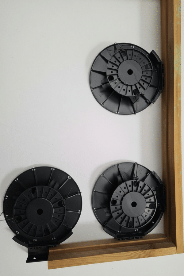 Support d'habillage latéral pour plot terrasse